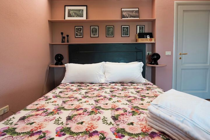 Room 15 of 83