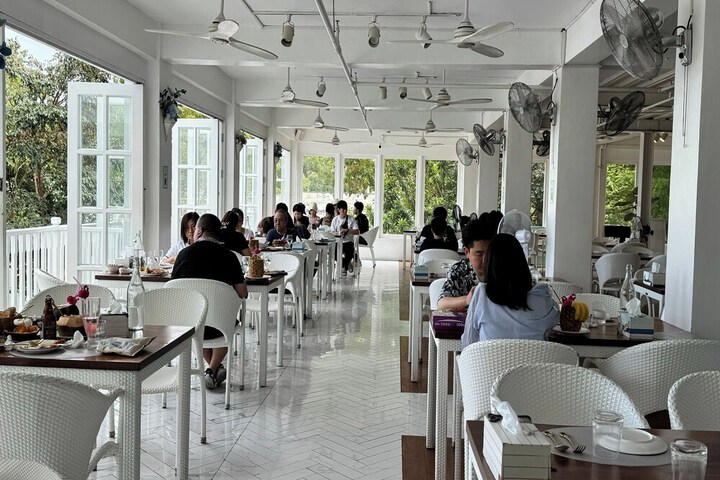 Dining 77 of 117