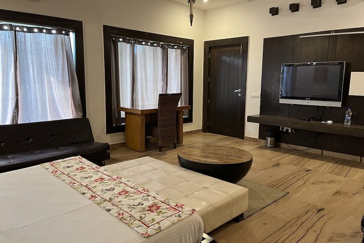 Room 28 of 68