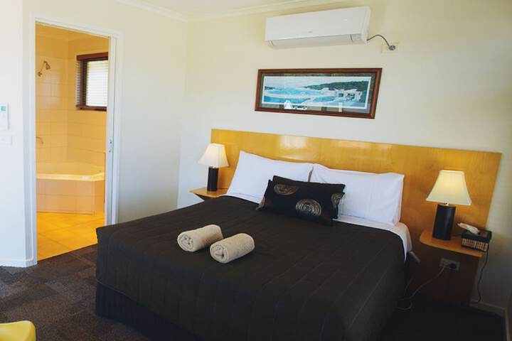 Room 3 of 51