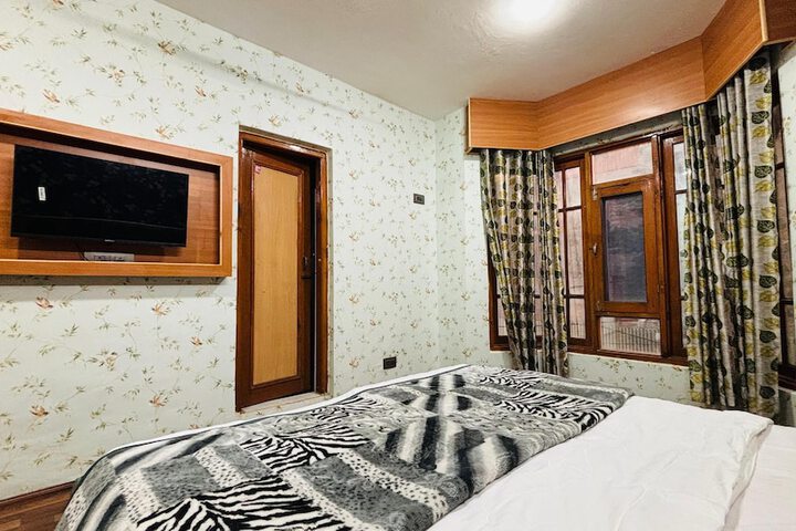 Room 3 of 20