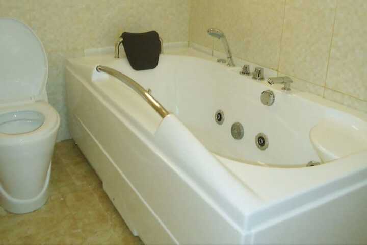 Hot Tub 22 of 25