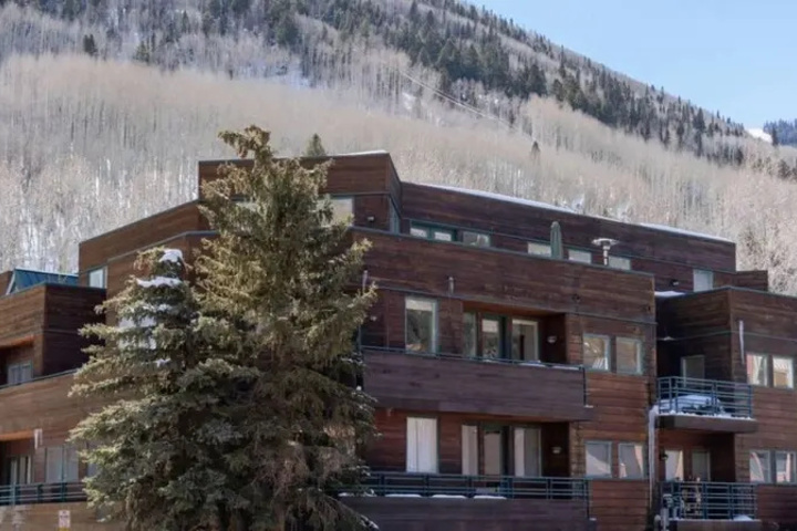Exterior of Ice House 220 by Exceptional Stays