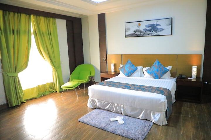 Room 4 of 10