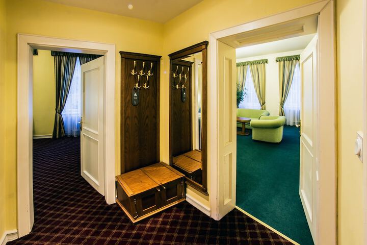 Room 46 of 90