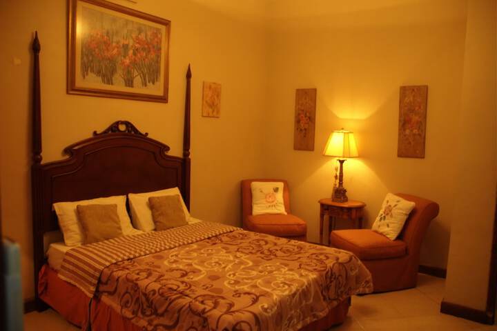 Room 5 of 15