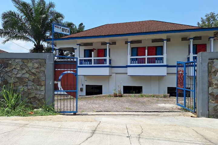 OYO 93280 Villa Efita