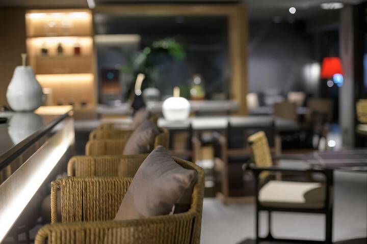 Lounge 47 of 63
