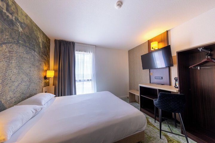 Room 15 of 105