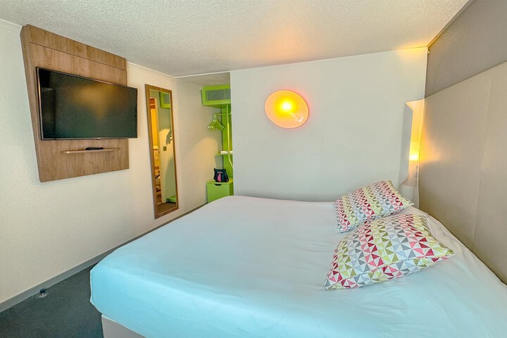 Room 12 of 46