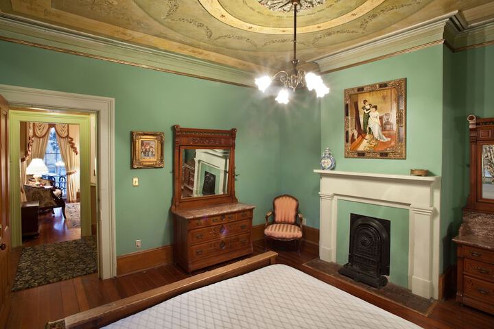 Room 65 of 170