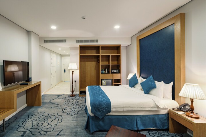 Room 5 of 37