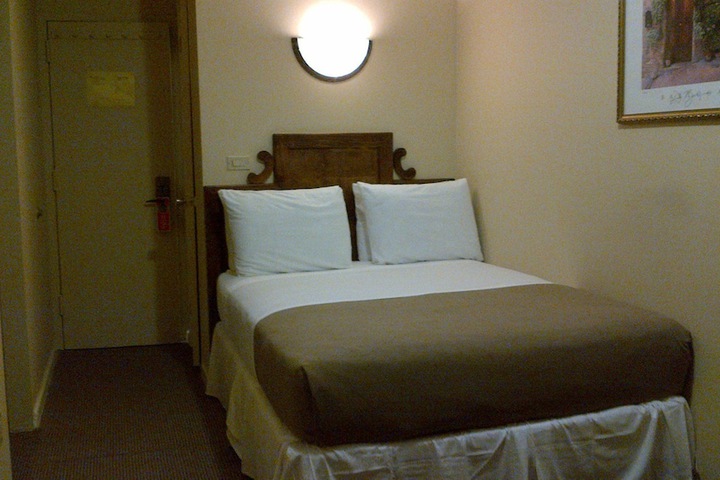Room 12 of 37