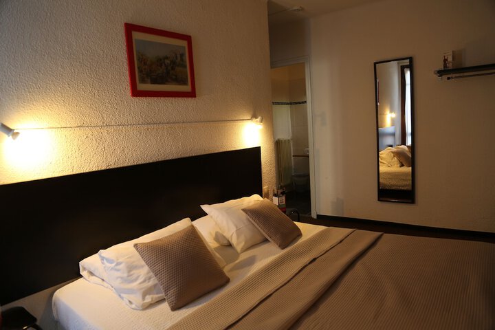Room 15 of 49
