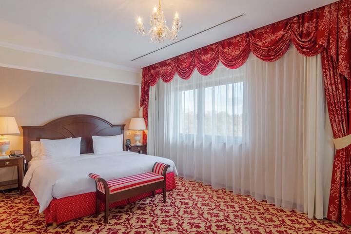 Room 28 of 90