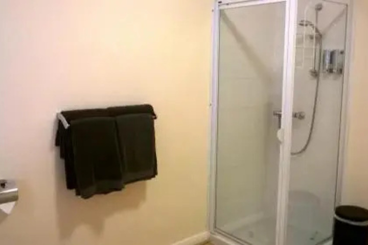 Room 9 of 12