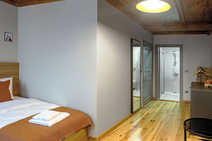 Room 53 of 72