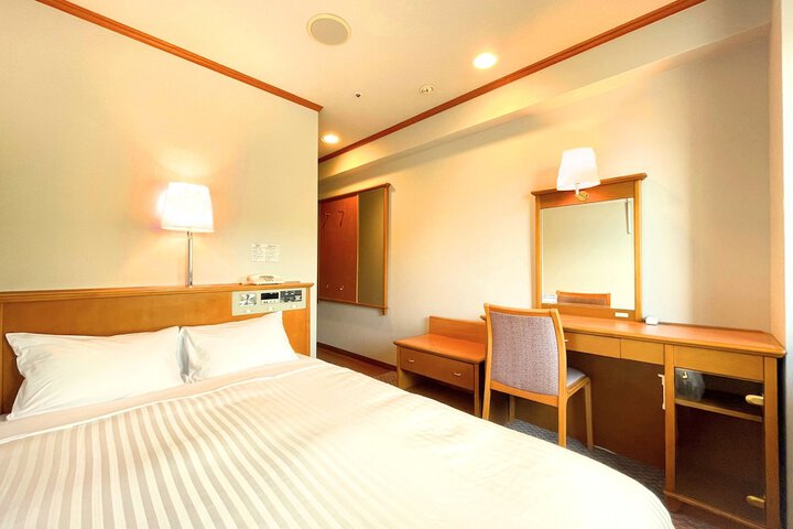 Room 6 of 45