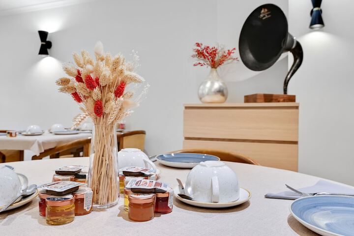 Dining 53 of 66