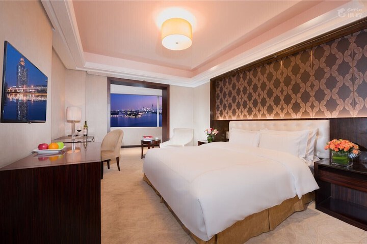 Room 15 of 28