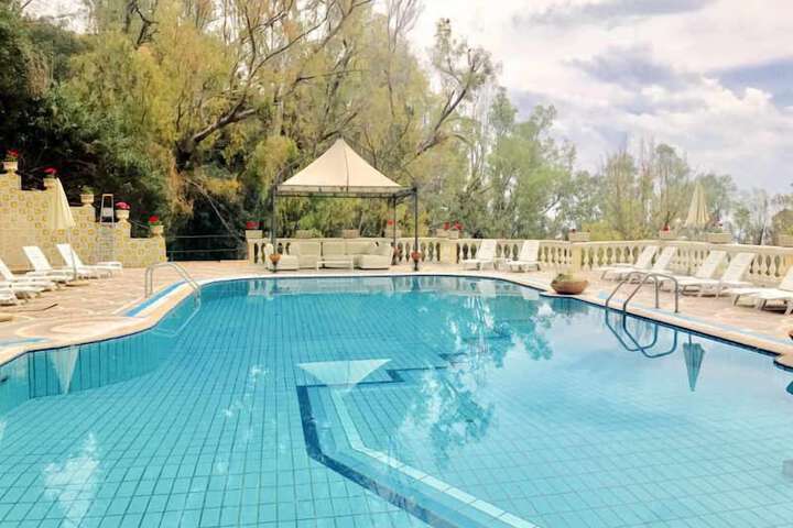 Pools & Facilities