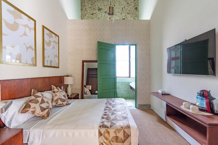 Room 9 of 17