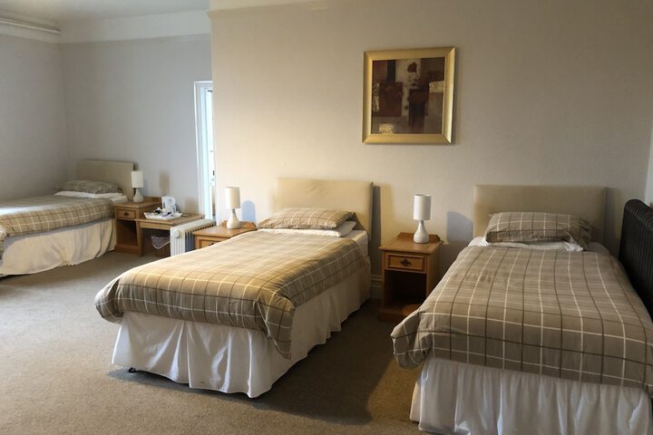 Room 10 of 77