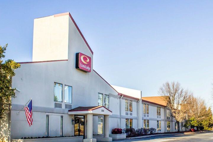 Econo Lodge Burlington I-40 - Burlington Nc 2133 West Hanford Rd 27215