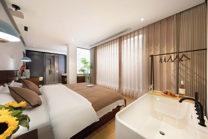 Room 34 of 61