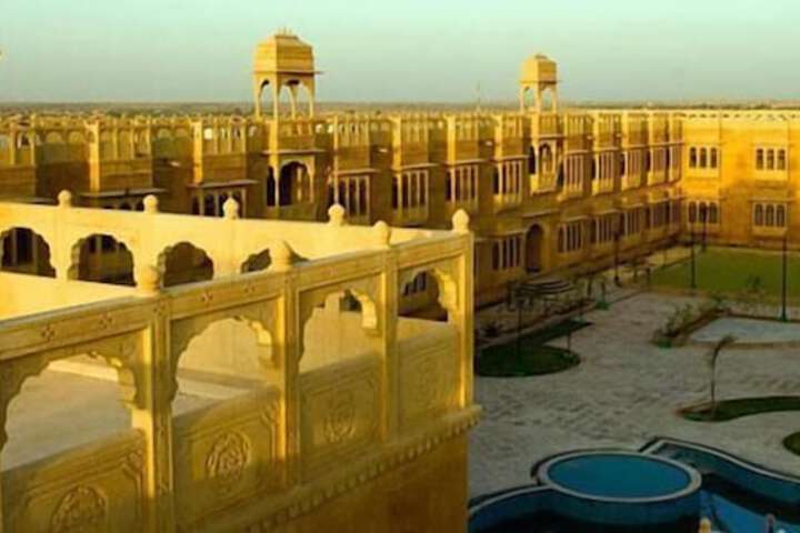Hotel Exterior 55 of 73