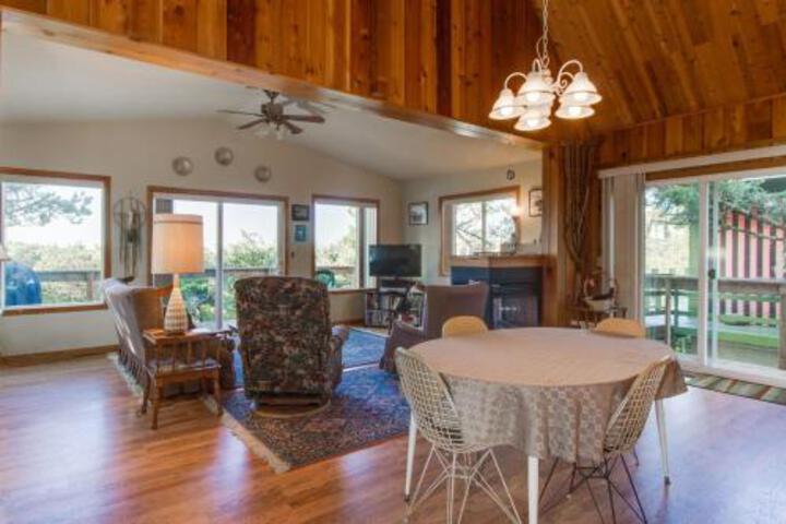 Breakers View Villa in Rockaway Beach, OR