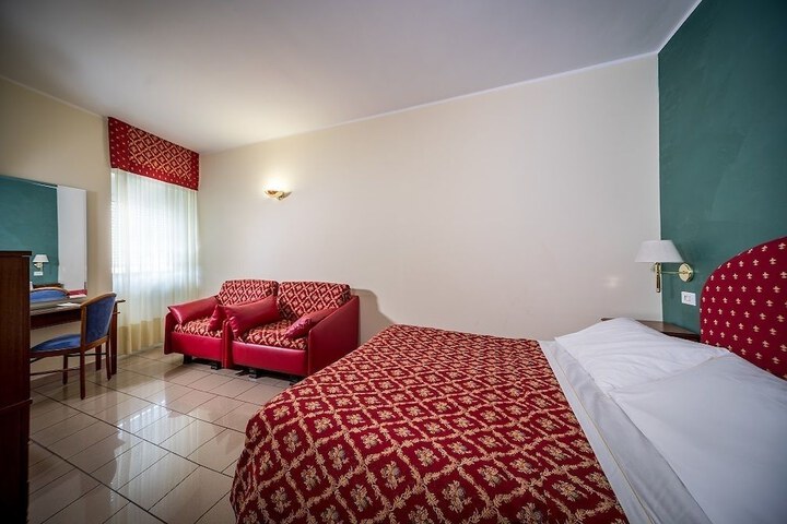 Room 15 of 80