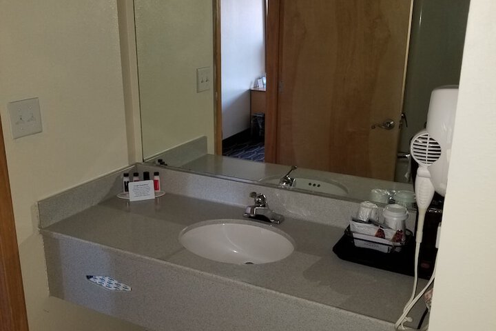 Bathroom sink