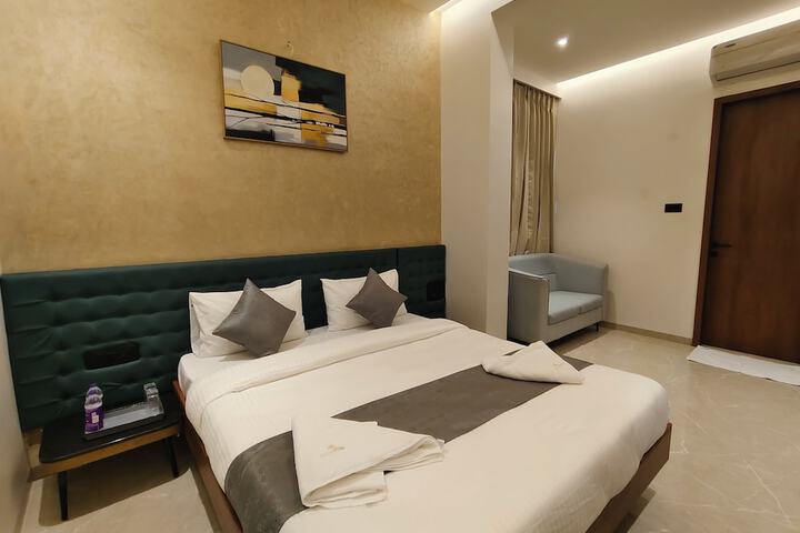 Room 11 of 34