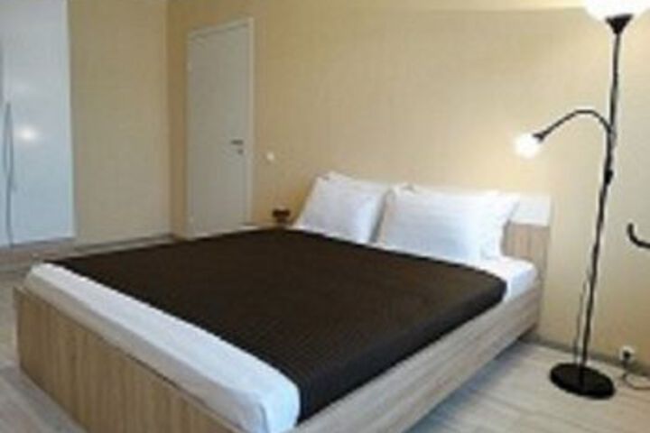 Room 4 of 8