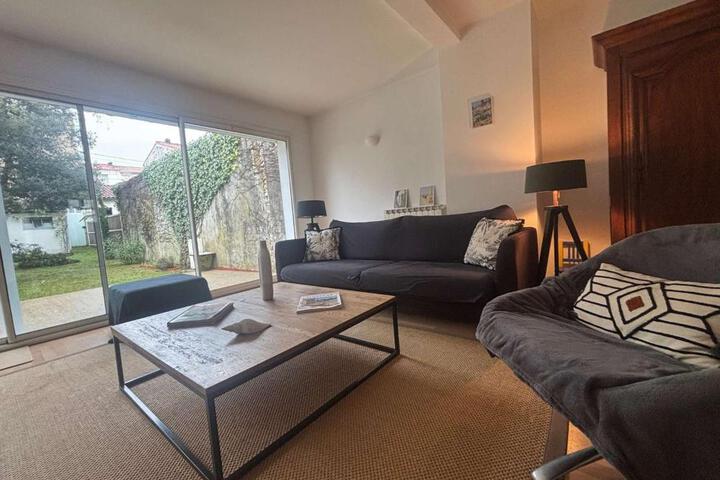 Maison pour 7 au cœur de Royan jardin clos, proche plage et centre-ville, Wifi inclus - FR-1-494-71