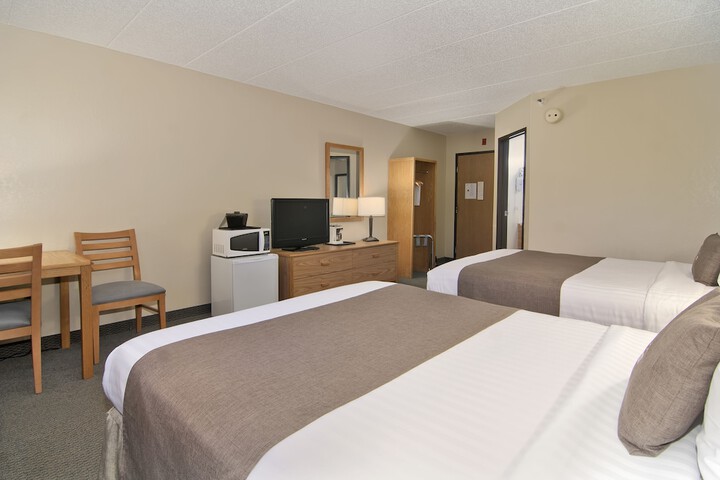 Queen Bed Accessible (10 of 11)