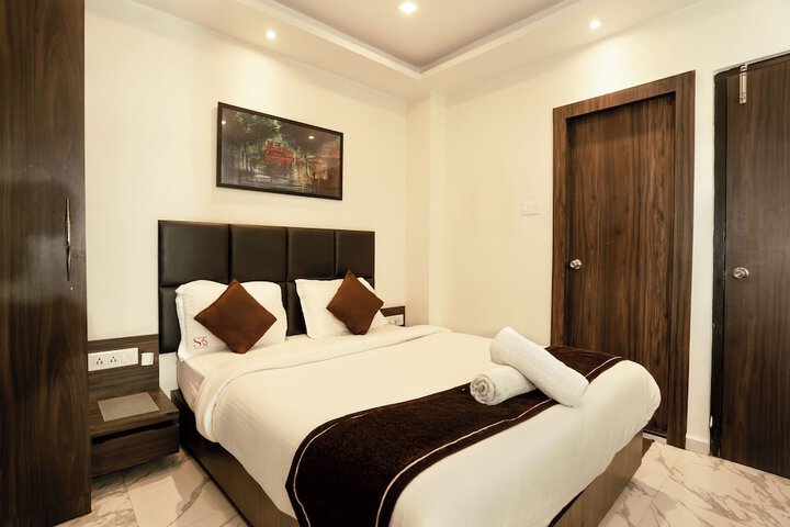 Room 1 of 6