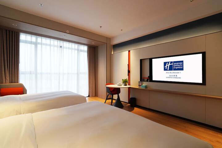 Room 30 of 96