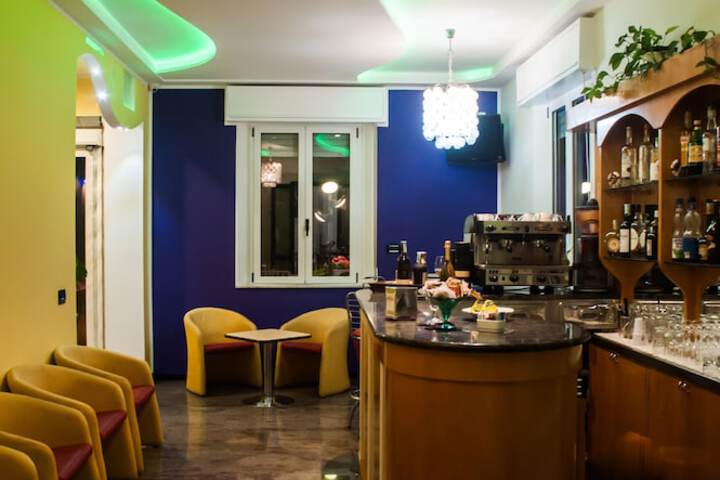 Lobby lounge