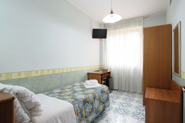 Room 35 of 80