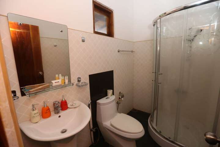 Room 14 of 32