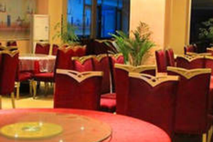 Dining 27 of 28