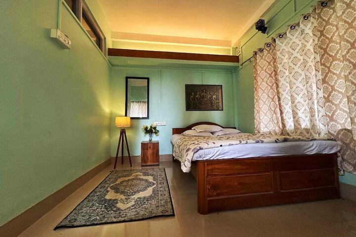 Room 3 of 40