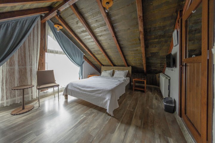 Room 17 of 38