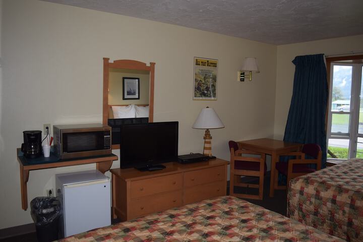 Room 8 of 33