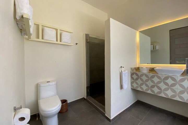 Room 12 of 30