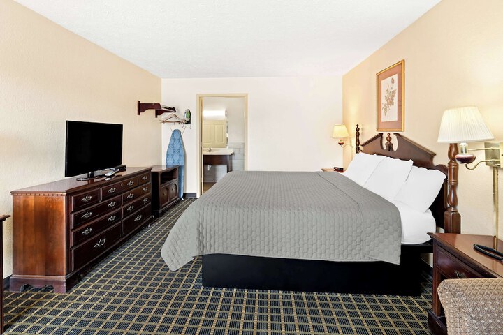 Room 13 of 27
