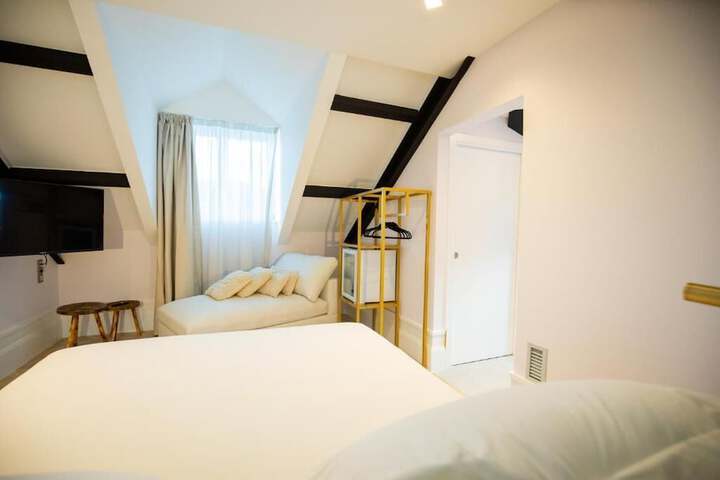 Room 11 of 72