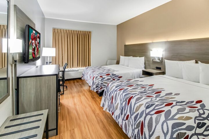 Deluxe 2 Queen Beds (4 of 7)